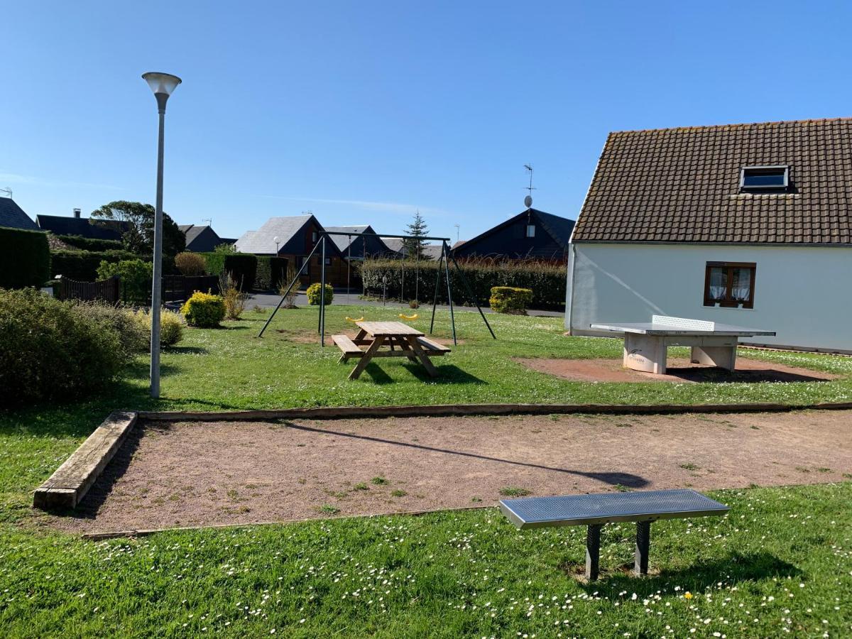 Chaleureux Chalet En Bord De Mer Merville-Franceville-Plage Exteriör bild