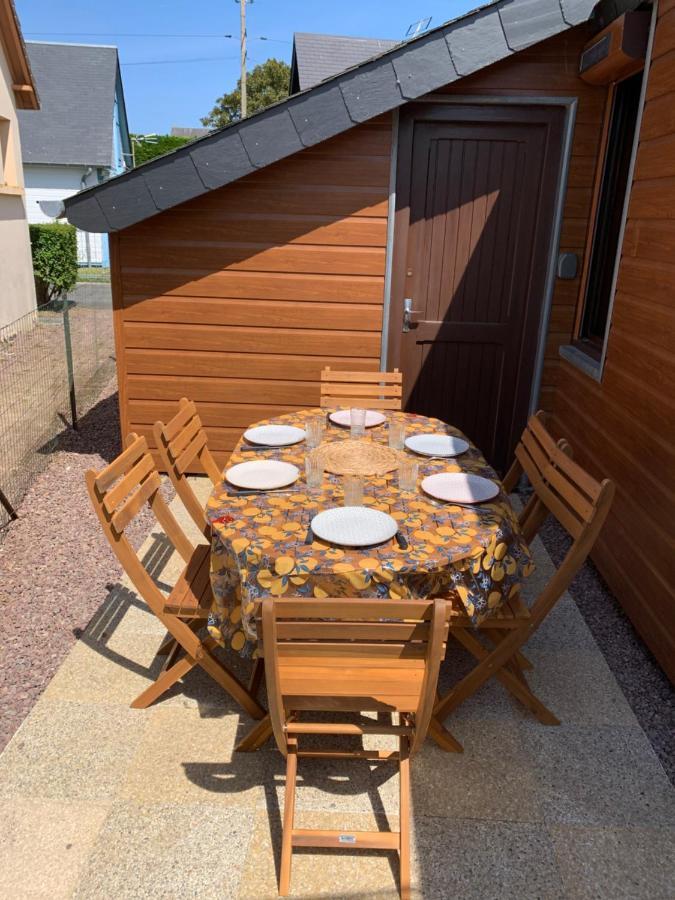 Chaleureux Chalet En Bord De Mer Merville-Franceville-Plage Exteriör bild